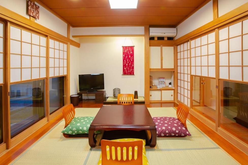 熱海の海が一望できる温泉付貸別荘 満月あじろ Mitsukiajiro Atami  Buitenkant foto